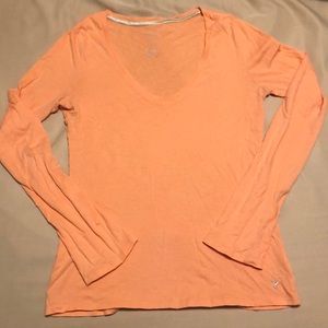 💟American Eagle v-neck long sleeve. Light orange